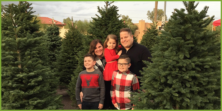 happy_family_moon_valley_nursery_real_christmas_tree_lot